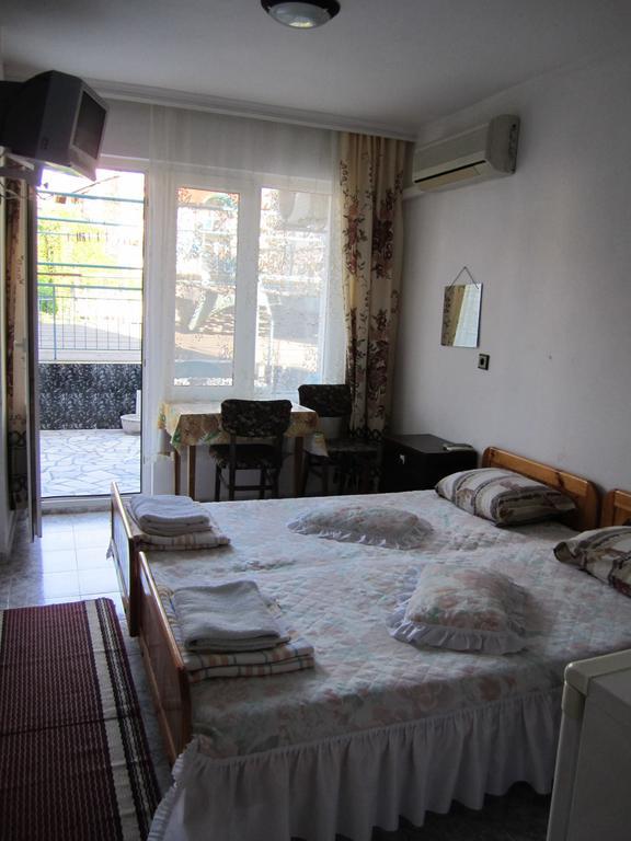 Central Guesthouse ネセバル エクステリア 写真