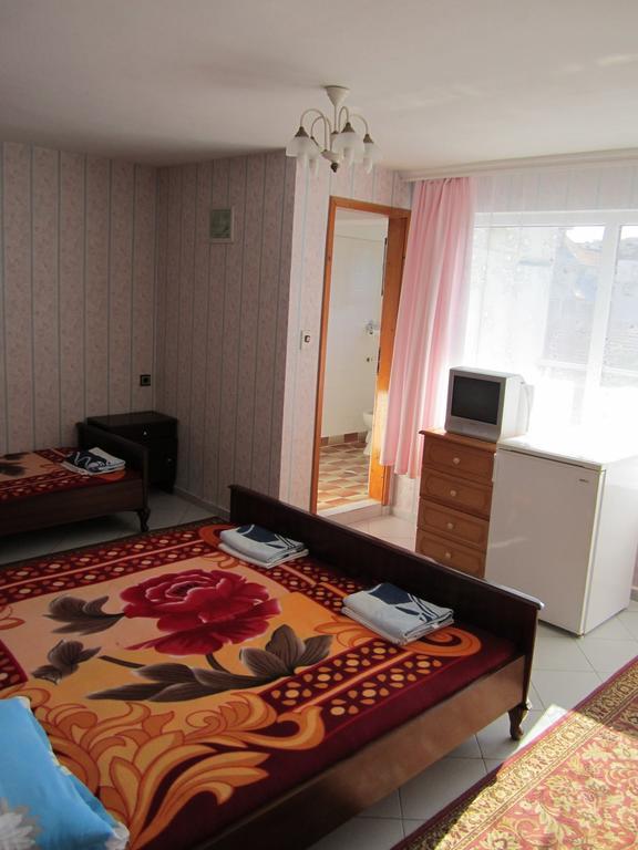 Central Guesthouse ネセバル エクステリア 写真