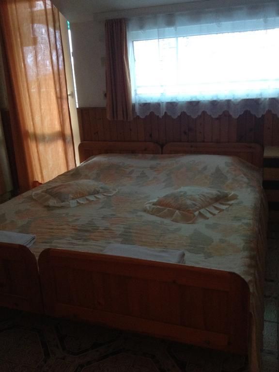 Central Guesthouse ネセバル エクステリア 写真
